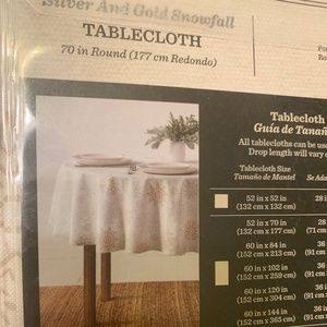 Bee & Willow Silver & Gold Snowfall Snowflakes Table Cloth NEW